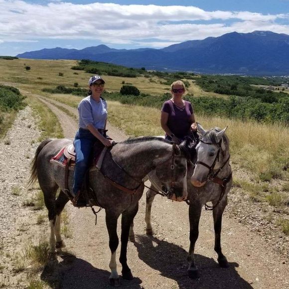 Meet your Posher, Cari - Picture 1 of 2